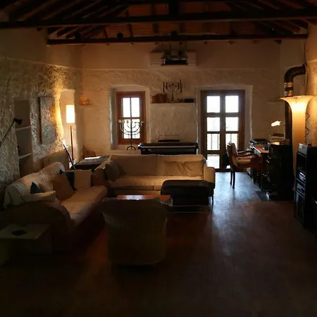 Kyparissi & Daire Tirós