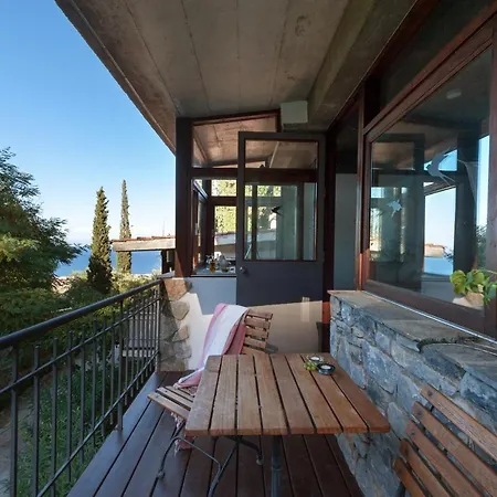 Kyparissi & Daire Tirós