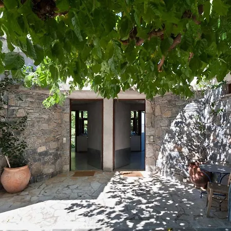 Kyparissi & 아파트 *