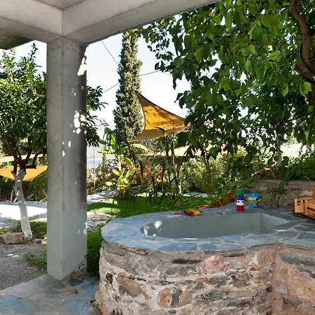 Apartment Kyparissi &