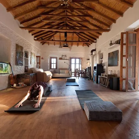 Kyparissi & Daire Tirós