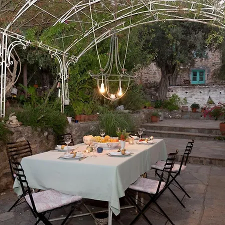 Kyparissi & 아파트 *