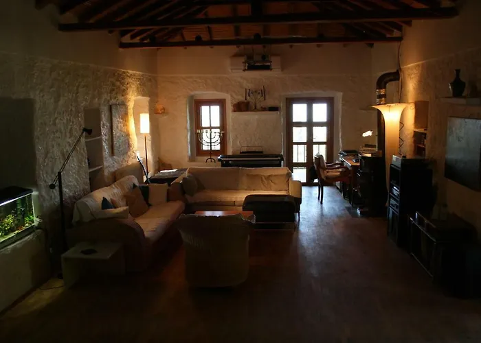 Kyparissi & Apartamento Tirós